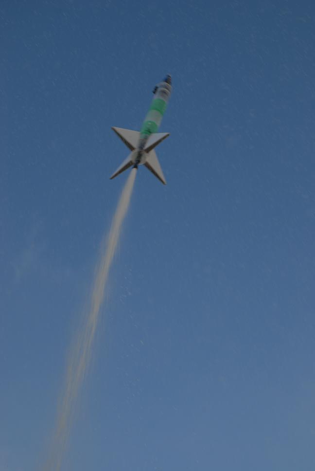 Another beautiful lift-off. Until you compare the axis of the vapor trail with that of the rocket. Is was simply thrusting in the wrong direction!<br />I guess I will have to secure those carburetor pipes of mine in both ends.